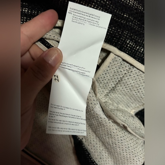 100% virgin wool Hugo Boss vest small - Picture 7 of 17